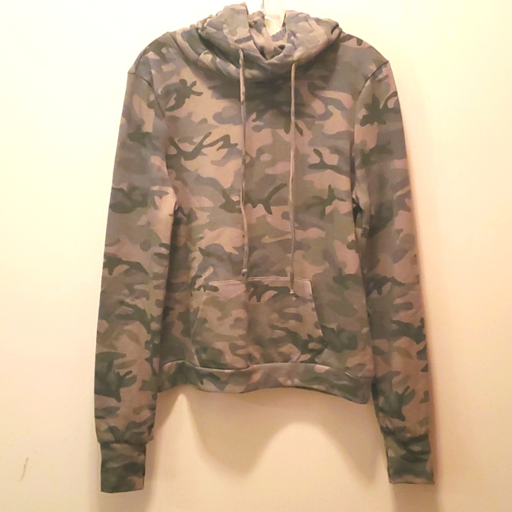 Large camo light weight sweatshirt by True Craft